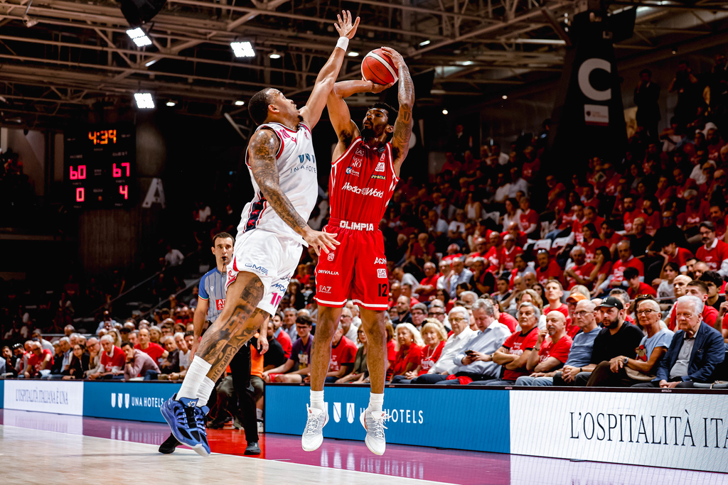 Milano terza giornata: Olimpia vince